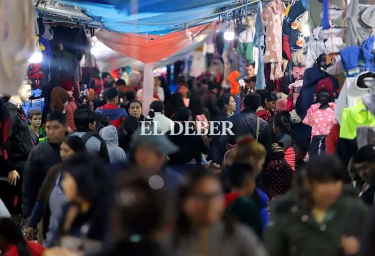 Pasillos llenos de gente en la feria de invierno / Foto: Jorge Gutiérrez