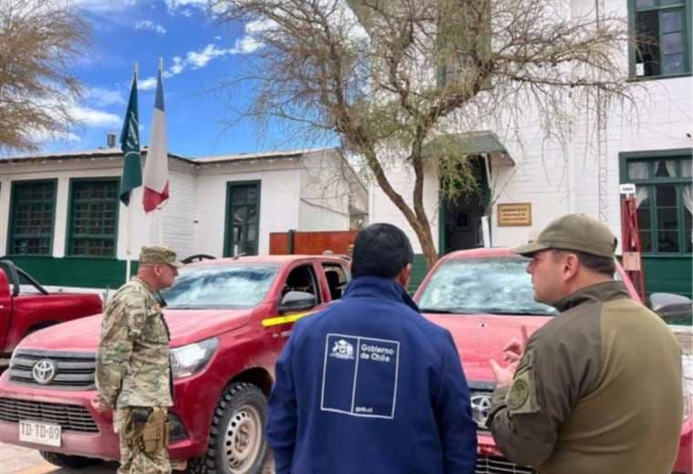 Carabineros chilenos disparan a dos bolivianos que intentaron huir con autos robados