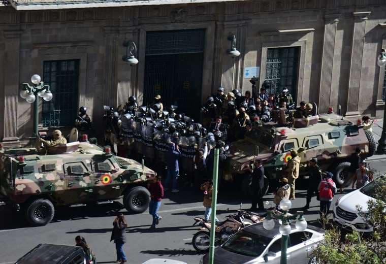 Más de tres horas de tensión. Asalto militar a Palacio Quemado, Gobierno denuncia "intento de golpe de Estado"