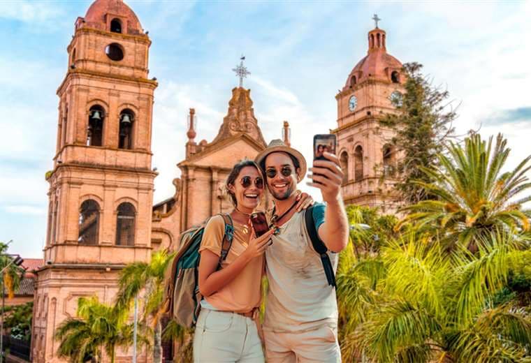 El turista no sabe que está haciendo una publicidad